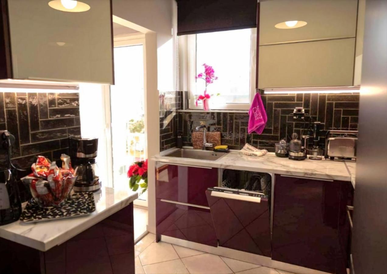 "Elegance" Central Luxury Apartment Пирея Екстериор снимка